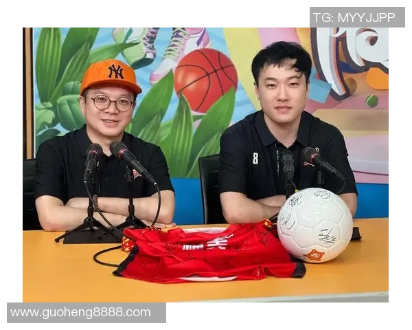 球星大号足球热潮引领全球运动时尚，聚焦体育品牌与球迷文化的完美结合