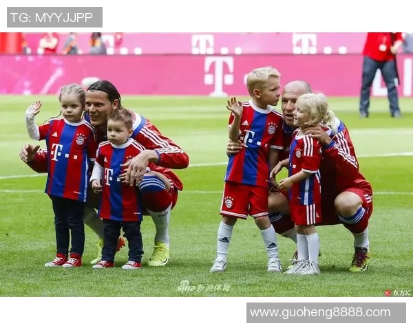 足球场边缘直击球星风采 近距离感受赛场激情与荣耀